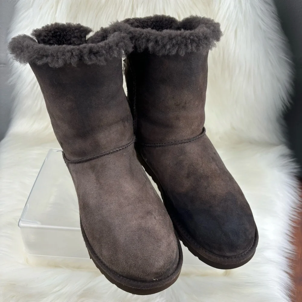 UGG WINTER DOBLE BOWS BOOTS SIZE 8 WOMAN
